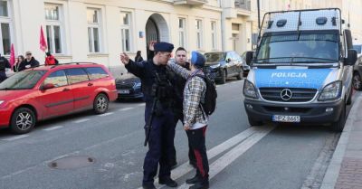 Mieszkańcy apelują do ratusza o reakcję na głośne protesty przed "przychodnią aborcyjną"